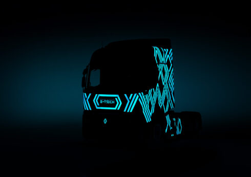 När "färgen" utsätts för elektricitet lyser den upp. Foto: Renault Trucks.
