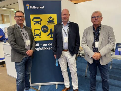 Tullverkets representanter under onsdagen på Elmia Lastbil från vänster Mikael Lindgren, Sören Hasselgren och Kurt-Arne Rosén. Foto: Heidi Bodensjö/Proffs.