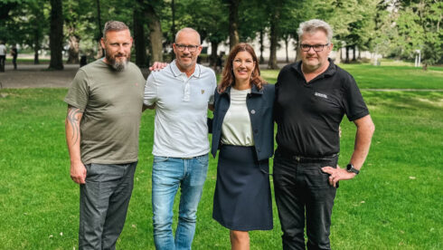   Från vänster Mattias Haglund, ansvarig bärgning,  Jan Granstedt, ansvarig däck, Catarina Göthberg, koncern-vd RMS Group, Peter Andersson, ansvarig Finland. Foto: Road Mobility Services.