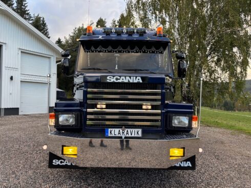    Bengt-Erik Sjöströms pärla till lastbil i Ljustorp kan mycket väl vara Sveriges finaste A-traktor. Nu säljs Scania-klenoden på Klaravik. Foto: Klaravik.