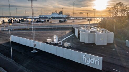     Vätgastankstationen i Göteborgs Hamn strax innan öppning. Bild: Hydri. 