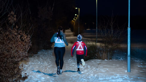  Var rädd om dig och dem du möter i trafiken – använd reflex! Det är en liten insats som kan göra livsviktig skillnad. 