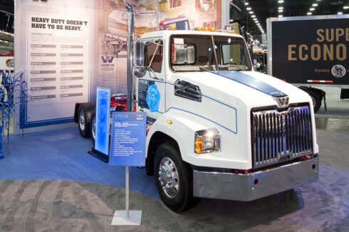 Western Star, systermärke till Freightliner inom Daimler Trucks, är känt för sina lättviktskonstruktioner med aluminiumhytter. Bilen på bilden har inget med fallet att göra. Foto: S-E Lindstrand, arkiv