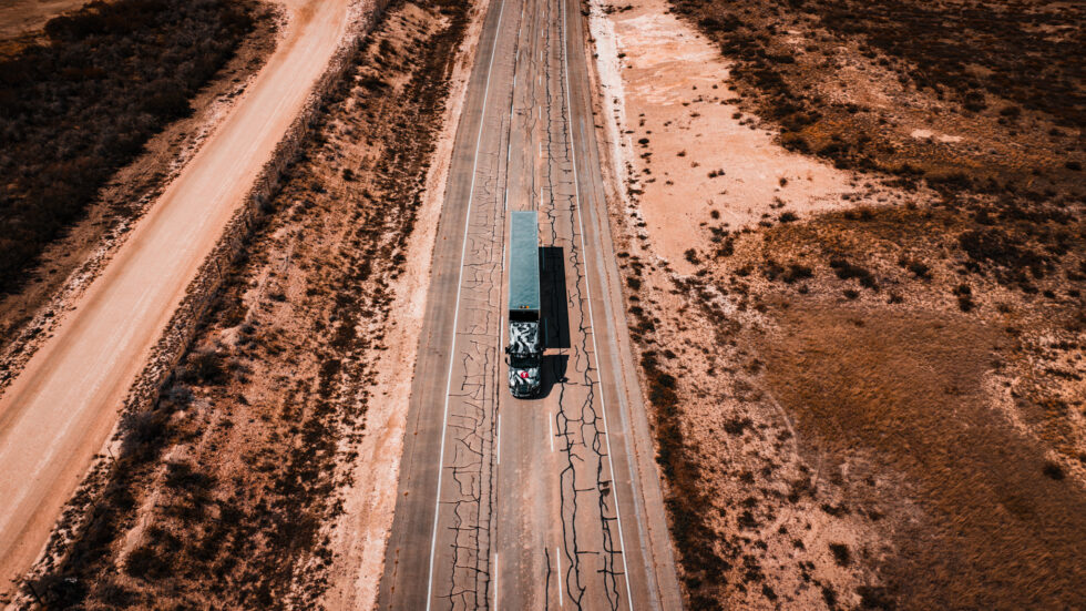 Testerna körs ännu inte på vägar med trafik. Foto: Torc Robotics/Daimler.