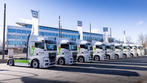 Nu har de tio första MAN eTGX av total 150 beställda, levererats till DB Schenker direkt från MAN´s fabrik i München, Tyskland. Foto: MAN Truck&Bus.