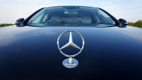 Att Mercedes-Benz AG efterfrågar en sänkning av fraktpriserna med 10 procent väcker protester. Foto: Mike Bird.